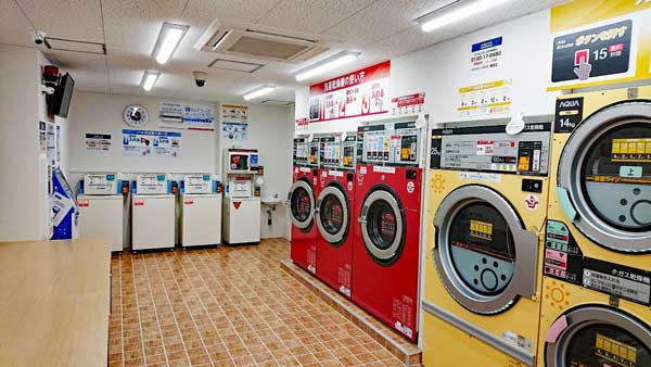 コインランドリー/ピエロ383号鳩岡店 店内