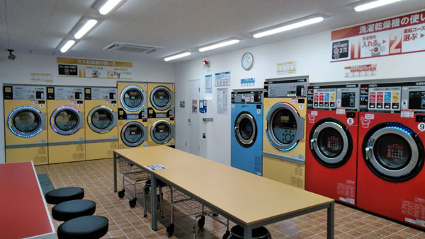 コインランドリー/ピエロ201号西寺尾店 店内