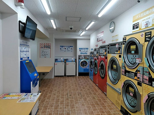 コインランドリー/ピエロ285号六角橋4丁目店 店内