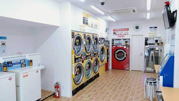 コインランドリー/ピエロ352号本郷台店 店内