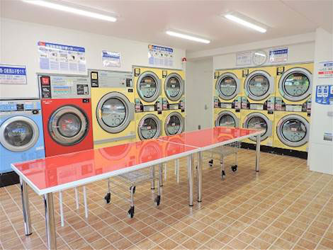 コインランドリー/ピエロ57号芹が谷店 店内