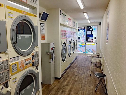 コインランドリーブルース店内