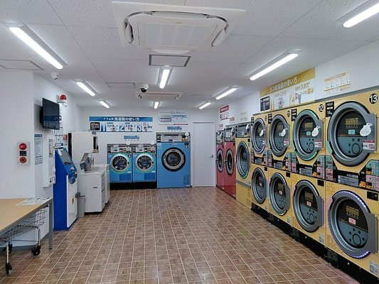 コインランドリー/ピエロ252号中加賀屋店 店内