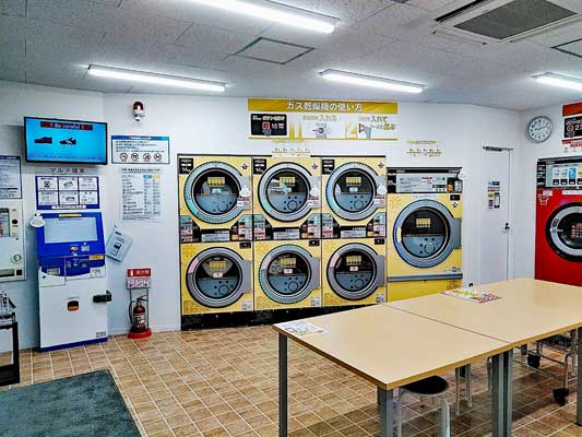 コインランドリー/ピエロ277号赤川店 店内