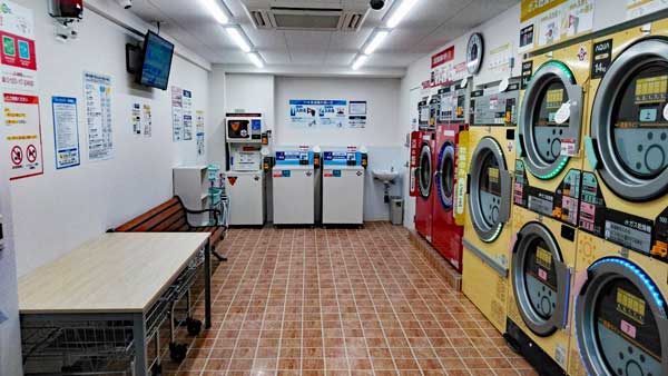 コインランドリー/ピエロ387号大領店 店内