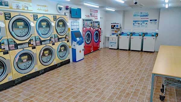 コインランドリー/ピエロ422号宮之阪店 店内