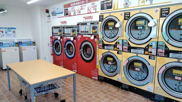 コインランドリー/ピエロ372号東岸町店 店内