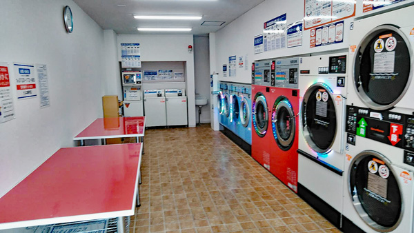 コインランドリー/ピエロ58号新町店 店内