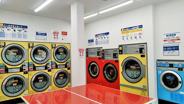 コインランドリー/ピエロ63号下前店 店内
