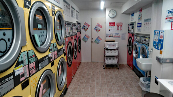 コインランドリー/ピエロ132号新小川町店内観