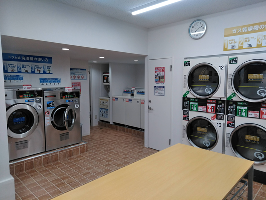 コインランドリー/ピエロ147号鹿骨店 店内