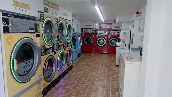 コインランドリー/ピエロ165号世田谷店 店内