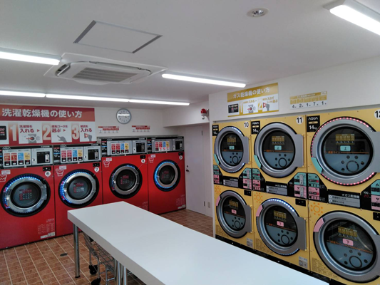 コインランドリー/ピエロ166号鷹番店 店内