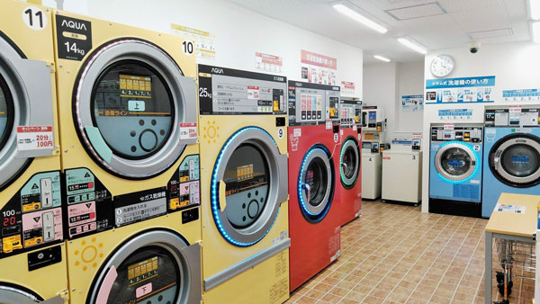 コインランドリー/ピエロ225号加賀店 店内
