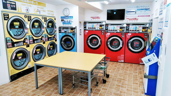コインランドリー/ピエロ272号是政店 店内