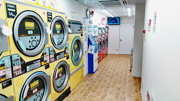 コインランドリー/ピエロ298号中丸町店 店内
