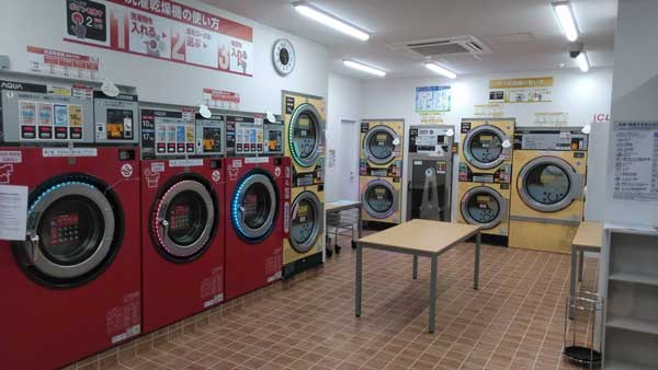 コインランドリー/ピエロ366号東本町店 店内