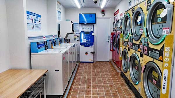 コインランドリー/ピエロ379号中里店 店内