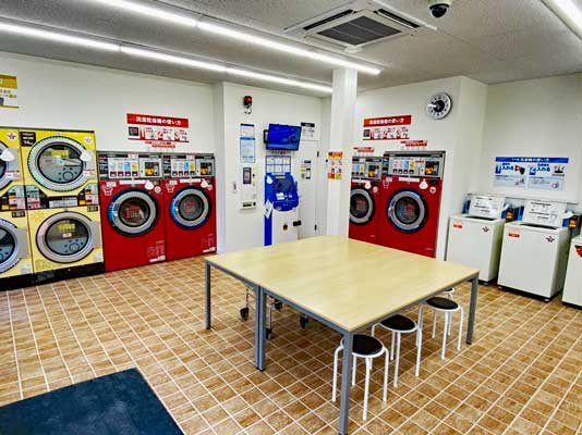 コインランドリー/ピエロ381号千石店 店内