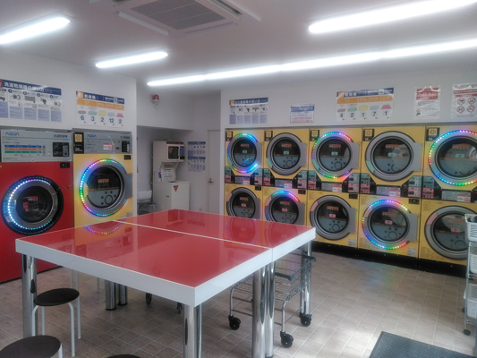 コインランドリー/ピエロ93号千歳台店 店内
