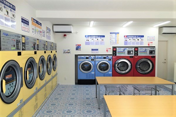 コインランドリー/ピエロ31号竹ノ塚店 店内